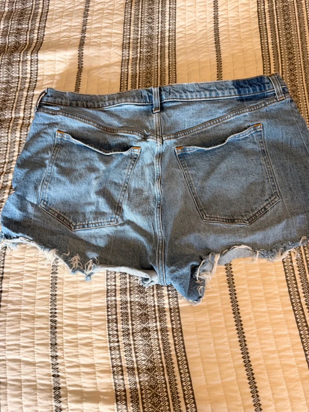 Abercrombie & Fitch Light Blue High-Rise Denim Shorts - Picture 2 of 5